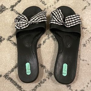Black Okabashi slides with black and white gingham bow